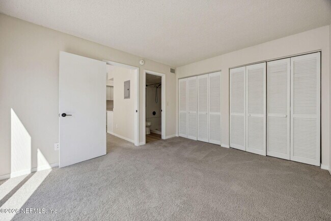 Building Photo - 1604 Challenger Ct W