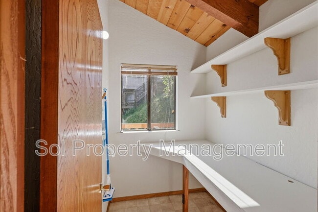 Building Photo - 147 Seacliff Dr