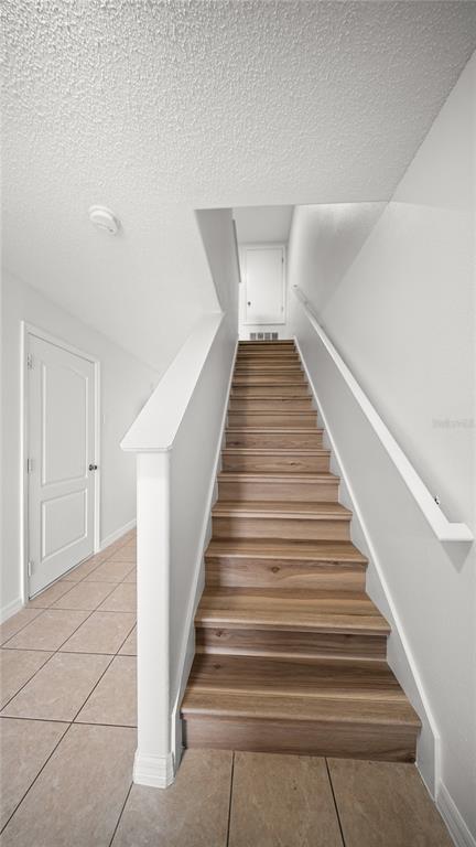 Building Photo - 12649 Somerset Oaks St