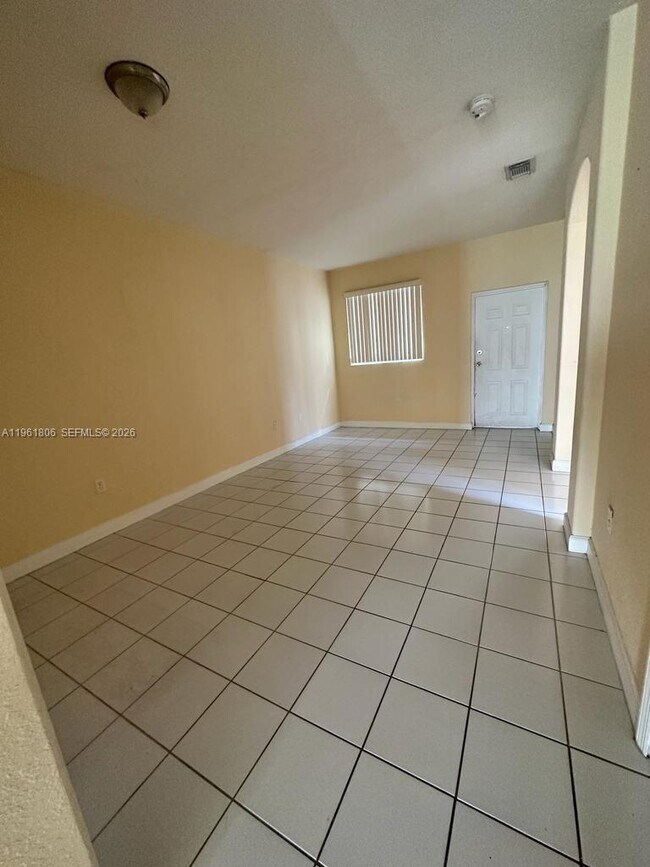 Building Photo - 2900 SE 17th Ave