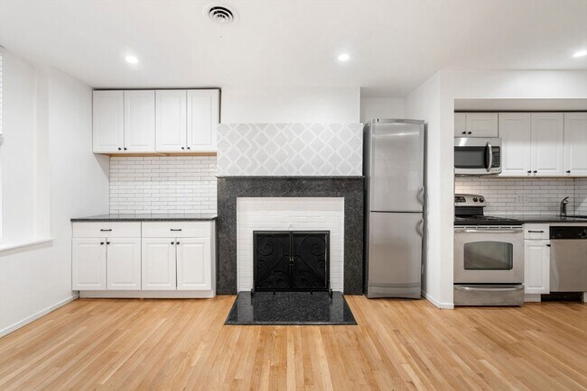 Building Photo - 103 Marlborough St