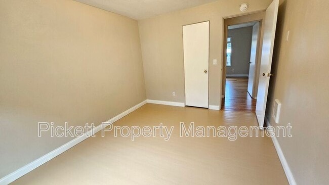 Building Photo - 2514 Spring St