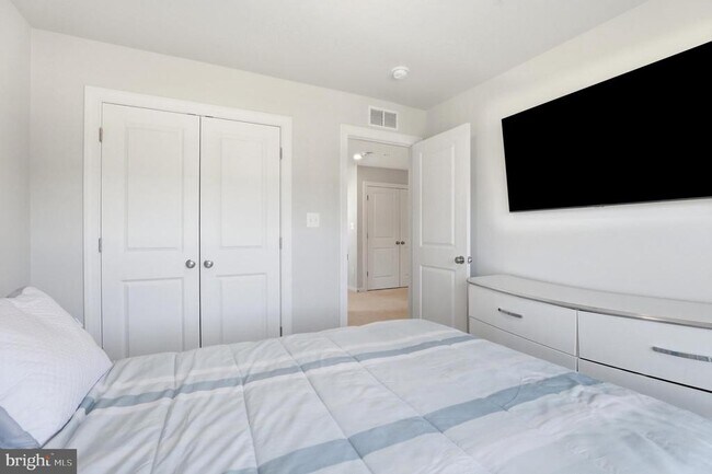Building Photo - 6702 Savannah Dr