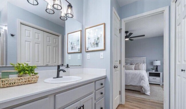 Building Photo - 4 Bedrooms • Single Level • Prime Meridian Location