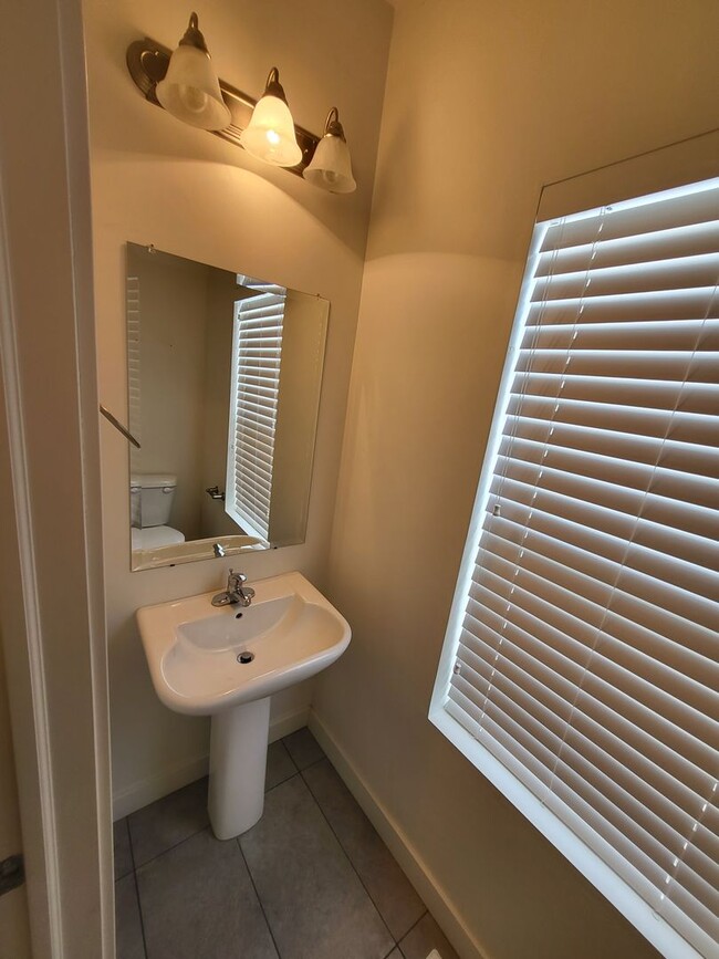 Building Photo - Single Family Home Eagle Mountain