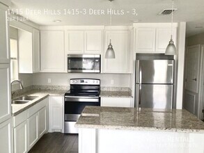 Building Photo - 1415 Deer Hls