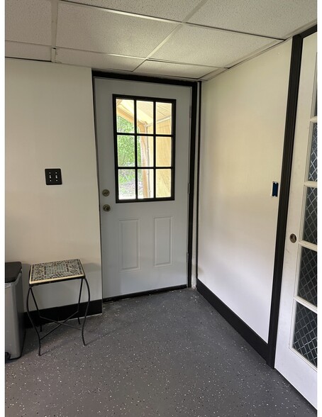 entrance - 200 Old Stonebridge Rd