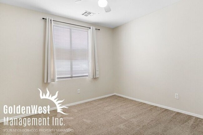 Building Photo - Spacious 3Bdm 2Ba Home in Quiet Neighborhood!
