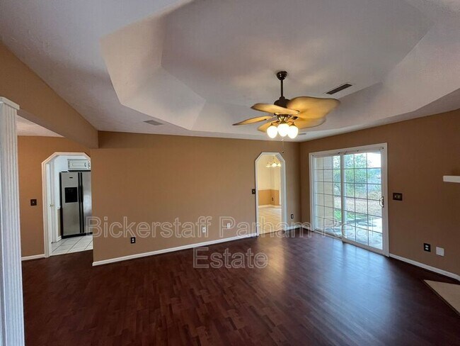 Building Photo - 165 Sweetwater Dr