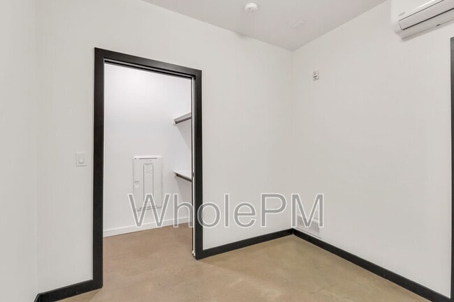 Building Photo - 1601 Park Ave