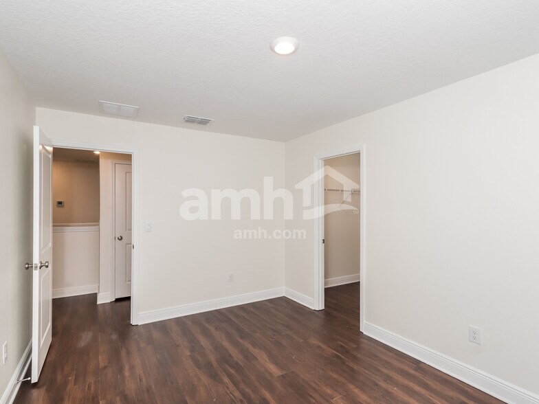 Building Photo - 27297 St Andrews Ave