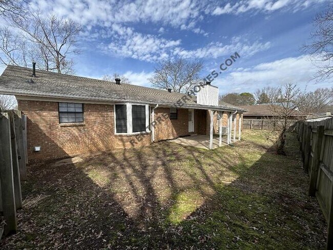 Building Photo - 100 Hampton Cove
