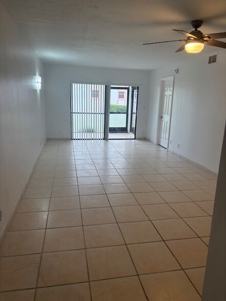 Building Photo - 3050 Norwood Pl