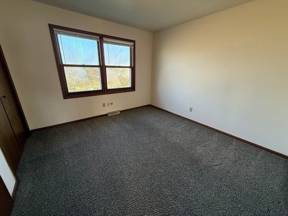 Building Photo - 1102 Smedal Dr