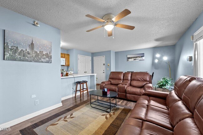 Building Photo - 702 Glendale Dr