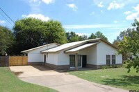 Building Photo - 16215 Carole Dr
