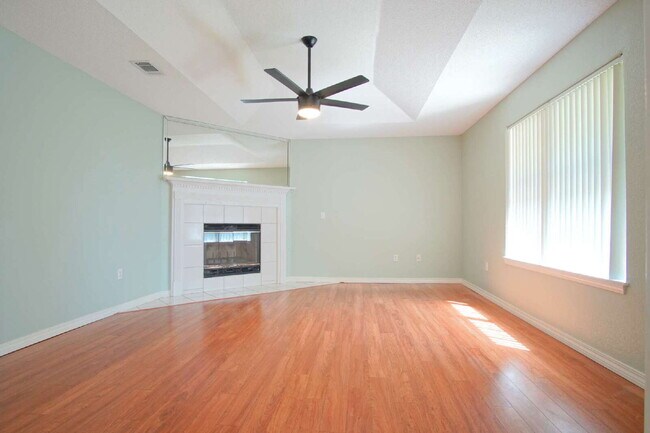 Building Photo - Spacious Oak Meadows Home in Milton with Multiple Living Areas, Fenced Yard & 1/2 Off First Month...