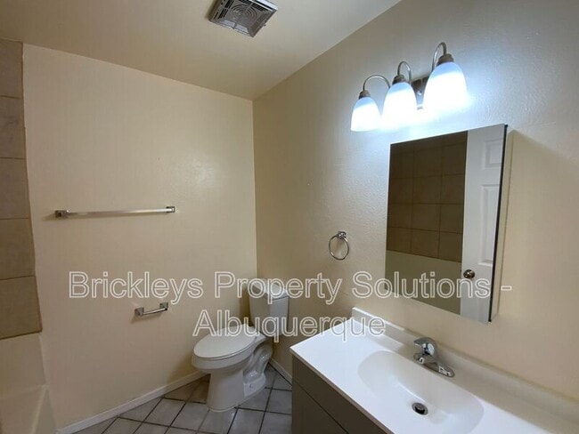 Building Photo - 12700 Mountain Rd NE