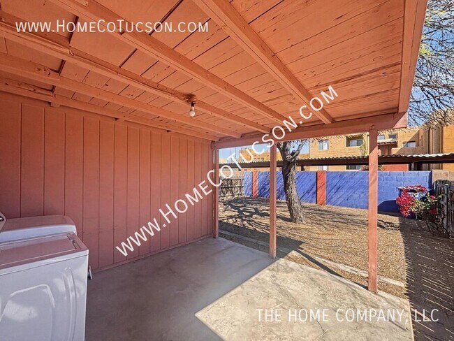 Building Photo - 1733 E Adelaide Dr