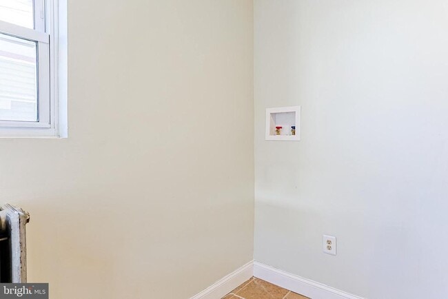 Building Photo - 349 S Springfield Rd