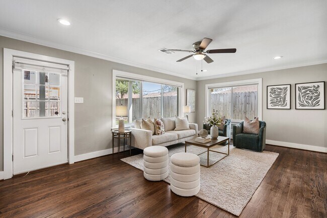 Building Photo - 1902 De Milo Dr