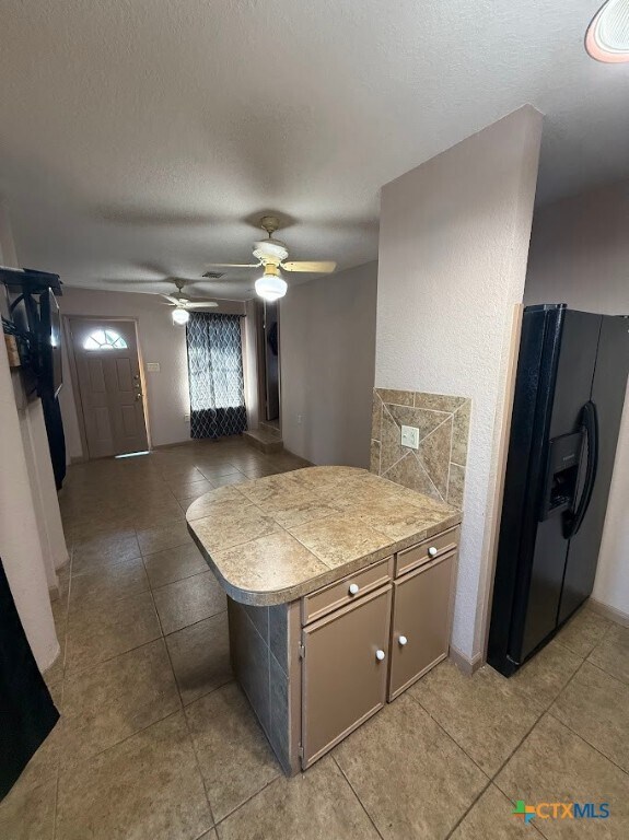 Building Photo - 261 Hidden Dr