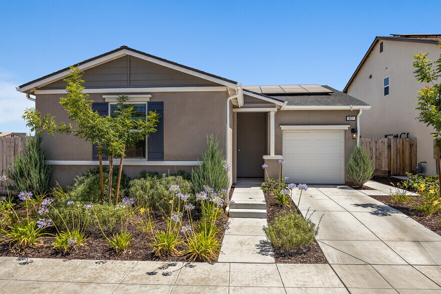 Building Photo - 821 Amanecer Ave