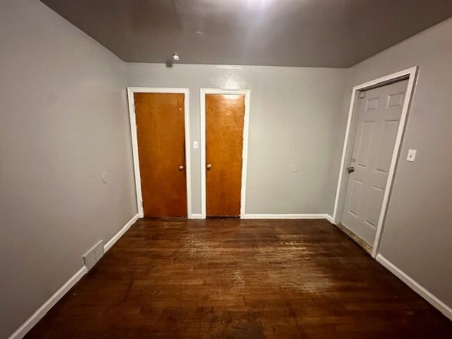 Building Photo - 4 Bedroom 1 Bath Welcome Section 8