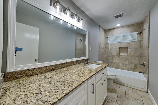 Building Photo - 17326 Masonridge Dr