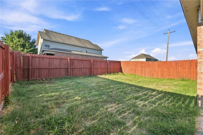 Building Photo - 3207 SW Deerfield Blvd