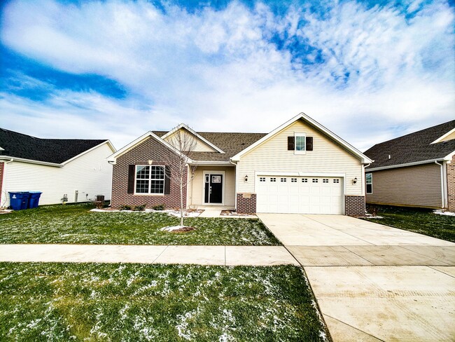 Building Photo - 14337 Clover Ave