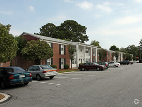 Building Photo - Carriage House