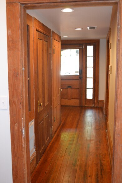 Building Photo - 203 W Waldburg St