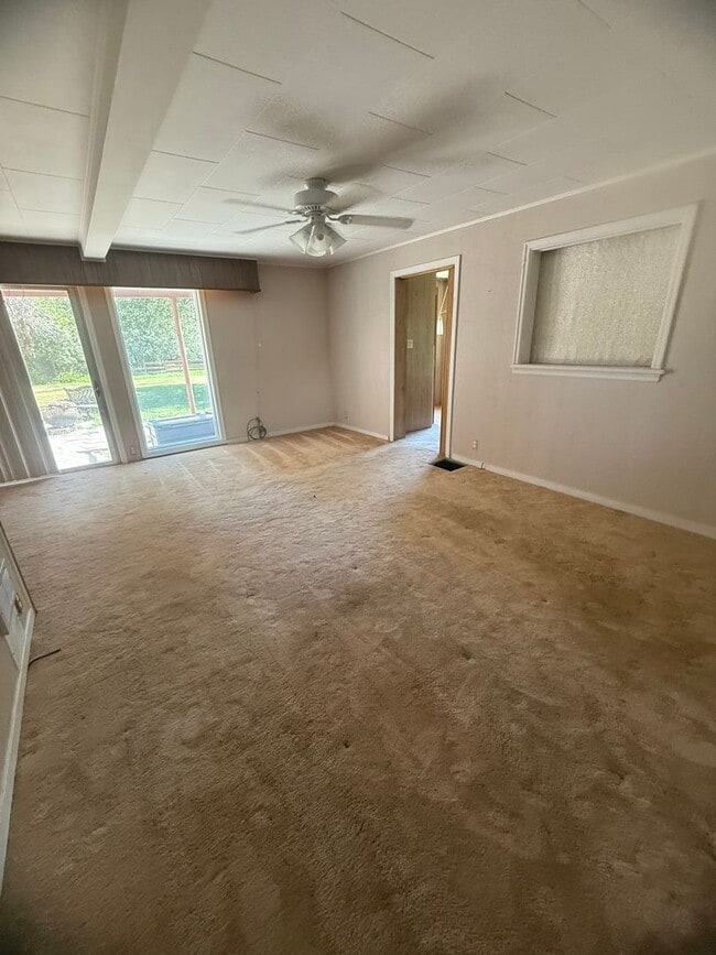 Building Photo - 9 Elkhorn Ln