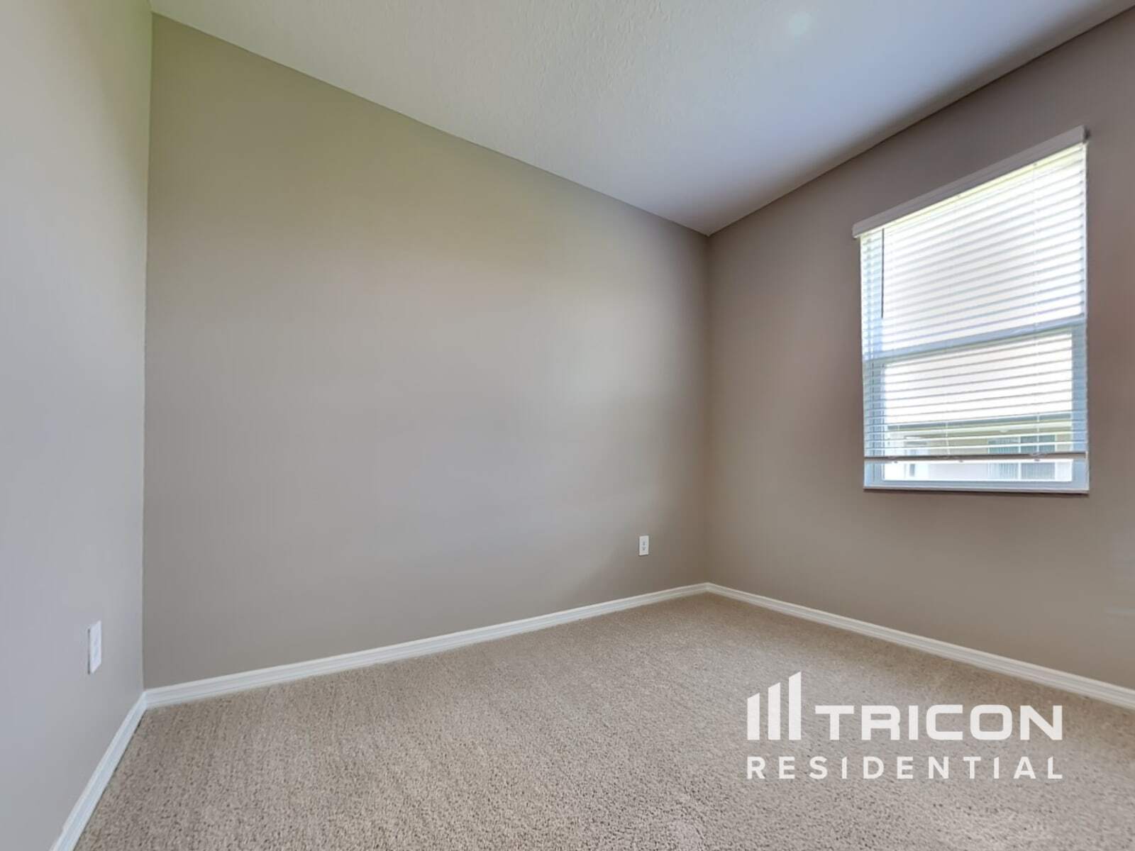 Building Photo - 6092 Dolostone Dr