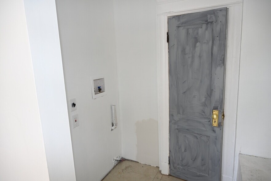 Building Photo - 203 Cooke St