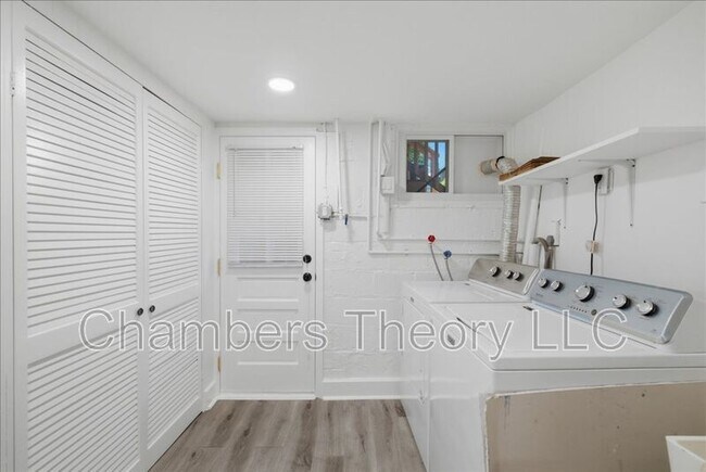 Building Photo - 2230 Observatory Pl NW