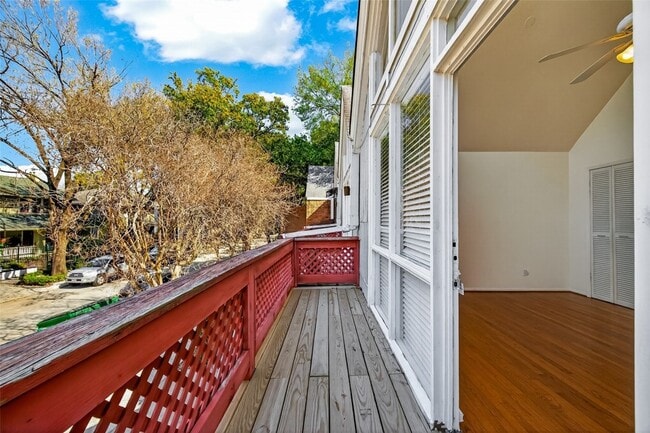 Building Photo - 615 Kipling St