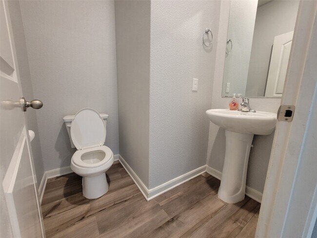 Building Photo - 3012 Villegas Wy