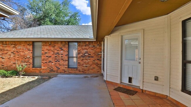 Building Photo - 5273 Sherbrooke Ln