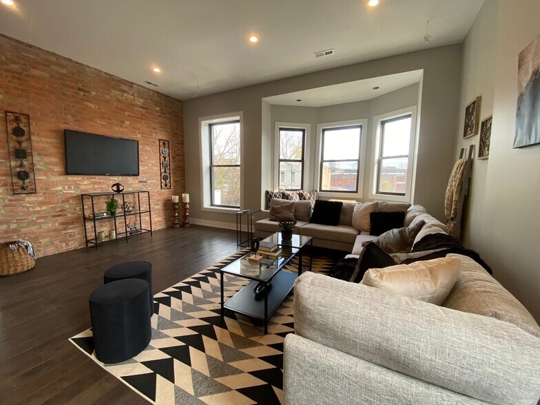 Building Photo - 3330 S Indiana Ave