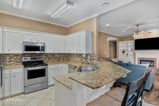 Building Photo - 3303 Colonial Dr