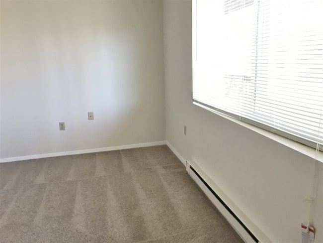 Building Photo - 99 Powers St