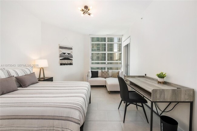 Building Photo - 300 S Biscayne Blvd