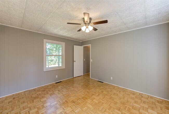 Building Photo - 15357 Daniel Boone Trail