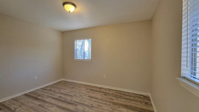 Building Photo - 709 Whippoorwill Ln