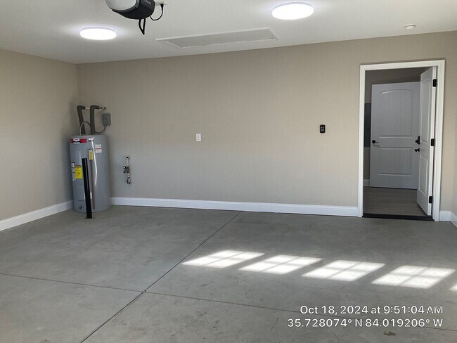 Building Photo - One Year Old - 3 Bedroom House