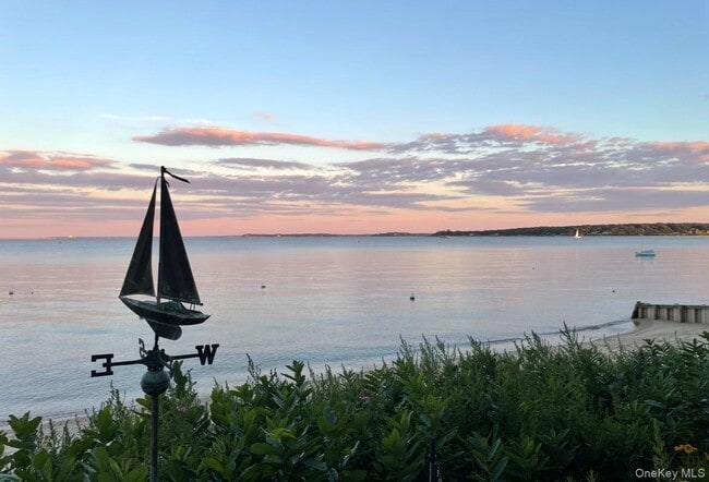 Building Photo - 580 South Ln