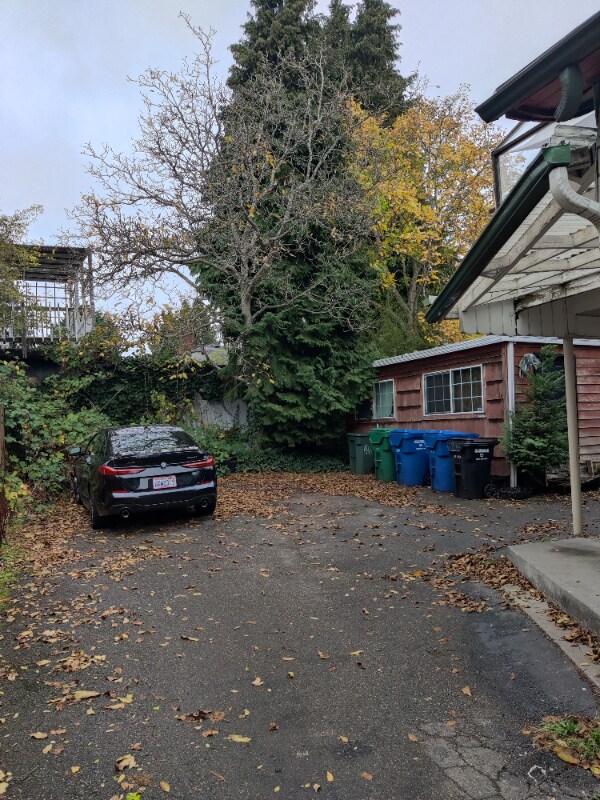 Building Photo - 4409 5th Ave NE