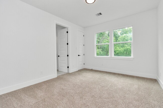 Building Photo - 2813 Drew St